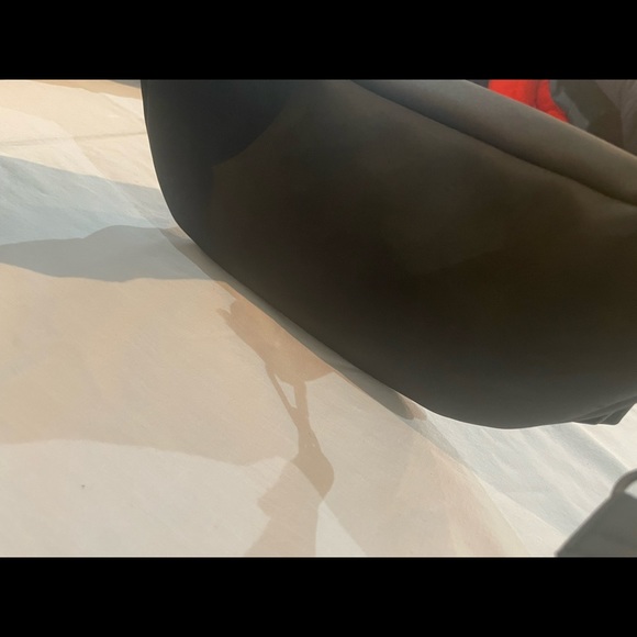 phany pack , woman’s purse - Picture 3 of 3